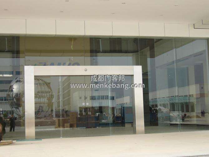 成都自動門維修電話,電動玻璃門故障維修分析