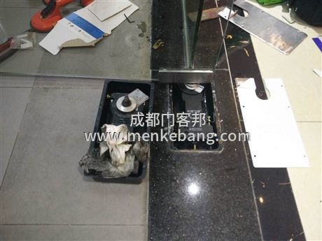 成都地彈簧玻璃門維修更換服務(wù)電話 成都地彈簧玻璃門維修更換服務(wù)電話